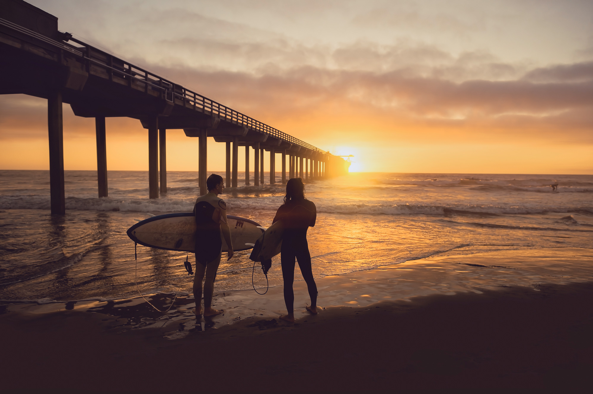 Surfers-watching-the-Sunset22